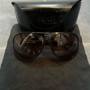 Fendi Solglasögon  - Skick: 9/10 Retail: 3200kr Mitt pris: 1399kr