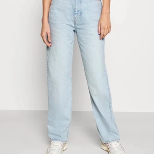 Weekday ROWE - Säljer ett par weekday rowe jeans i storlek 26/32. Använda 1 gång 