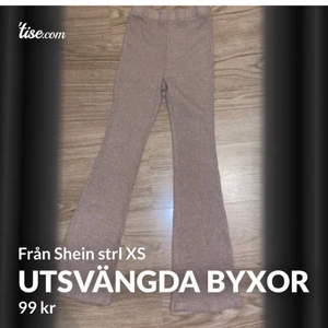 Utsvängda byxor från shein strl XS - Utsvängda ribbade byxor i färgen beige från Shein. Strl XS. Skicket är som nytt. Säljs då dem är en aning långa på mig. Meddela för intresse eller frågor’☺️ (‼️leverans kan variera, betalning sker via Swish‼️)