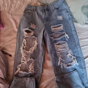 Skit snygga jeans som var alldeles för stort för mig.