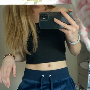 Bandeou topp  - Säljer den här jättefina bandeou toppen i super bra skick❤️❤️kontakta för frågor 🙏🏼🙏🏼