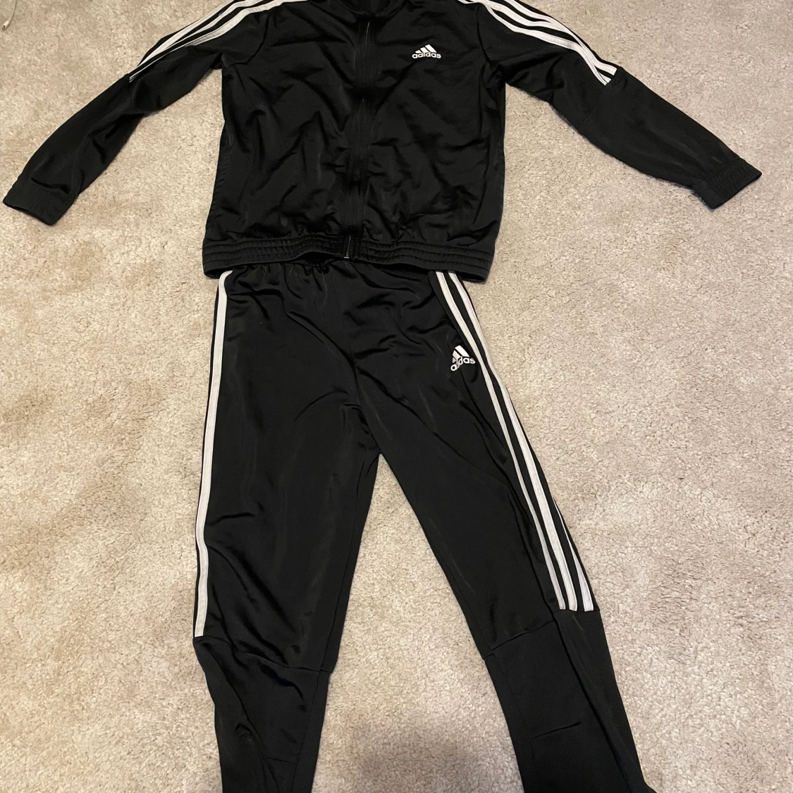 Adidas full dress/tracksuit storlek 152 - 90