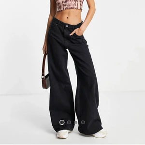 Baggy jeans  - Baggy jeans från pull and bear i storlek s inköpt för 400kr