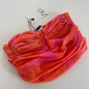 Korsettopp i tyll från Zara. - Slutsåld topp från Zara i storlek S. Men skulle säga att den mer är en XS. Oanvänd och superfin! 💗🌷