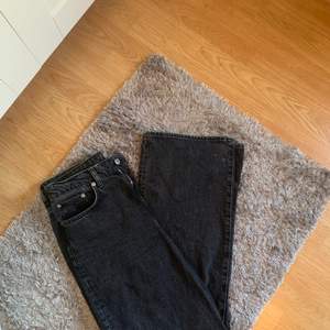 Säljer ett par svarta jeans från lager 157 jättefint skick 