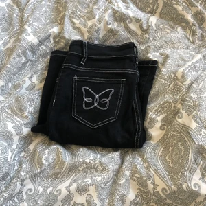 Boot cut jeans  - Säljer nu mina före detta favorit byxor pågrund av att de är för små, köpte d från shein i januari men har bara hunnit använda de drygt 2 gången för de blev för små. Köparen står för frakten 💘💘
