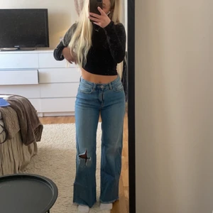 Cubus jeans  - Supersnygga jeans med slitning i knät. Köpta här på plick. Säljer pga dem inte kommit till användning så mycket ☺️
