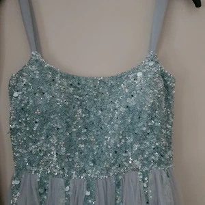 Balklänning - En aftonklänning som var tänkt till ett bröllopp som aldrig blev av. Därmed endast testad :)