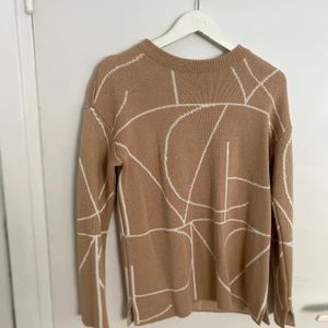Fin ljus stickad Tröja - Använt fåtal gånger, är i gott skick