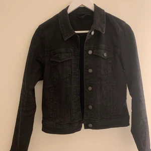 Svart jeans jacka  - Svart jeans jacka. 