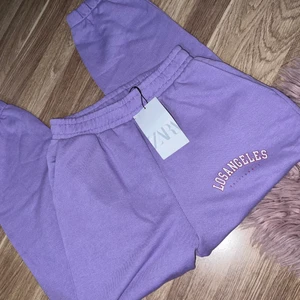 Zara jogger - Zara jogger i storlek S! Lite små i storleken och helt ny 🥰✨