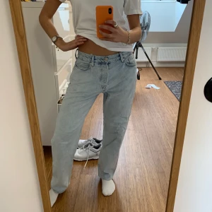 Lågmidjade Jeans - Oanvända jeans från weekday, ny pris:800kr