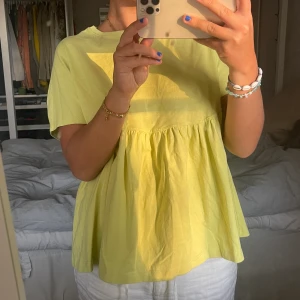 Snygg tröja från zara - Jättefin topp från Zara! Stl S! Nästan aldrig använd