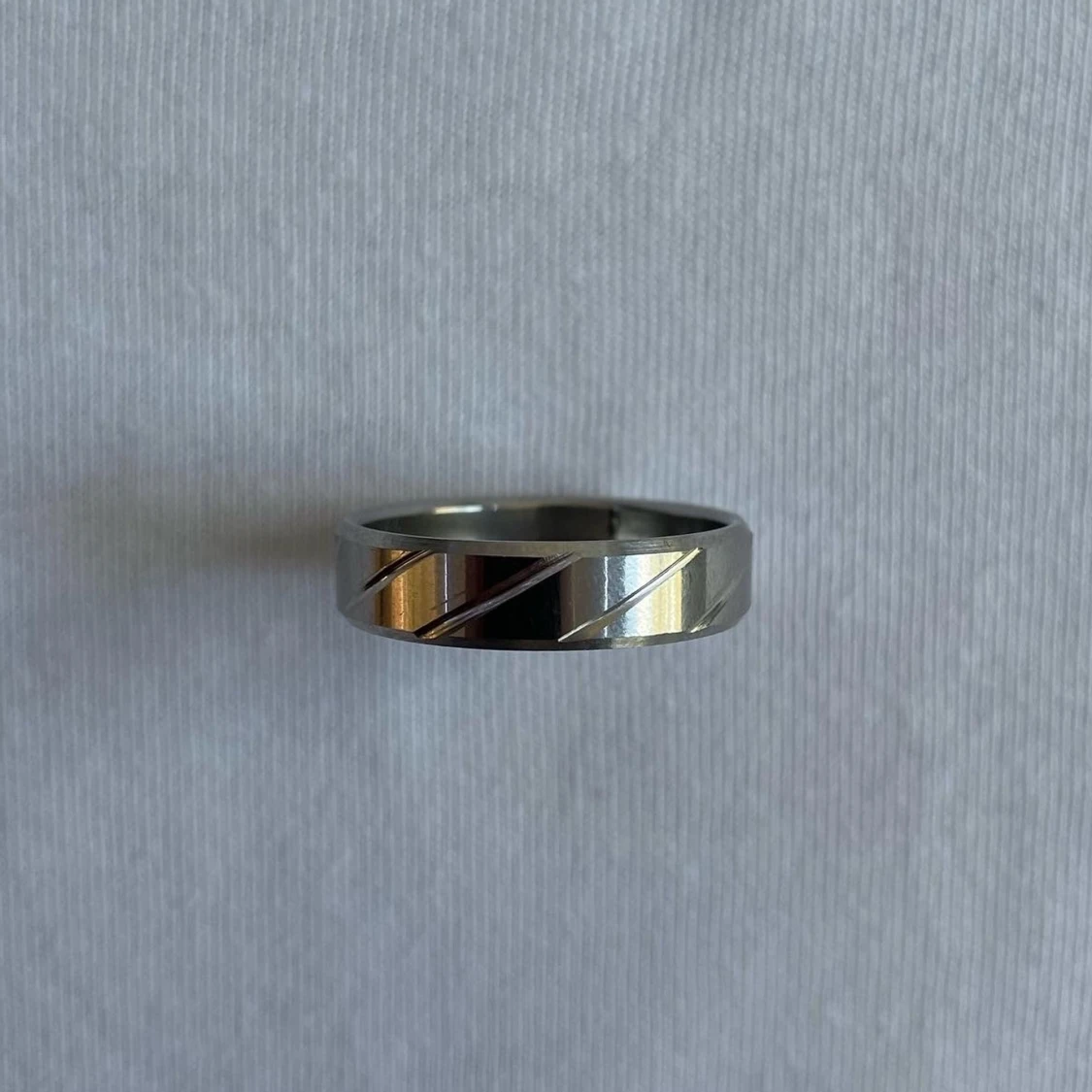 Silver stripe ring