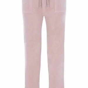 Juicy couture byxor - Ett par jätte fina juicy couture byxor i strl: Xs! I färgen rosa/beige köp direkt för 1000 kr+frakt💗 vid frågor så ställ i dm💗