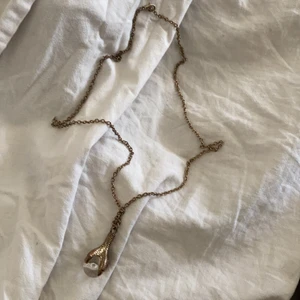 Coolt halsband!! - Jättesnyggt ganska långt halsband, typ aldrig använt!!😋