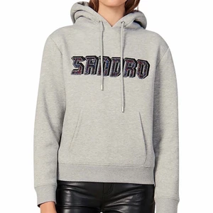 Sandro hoodie - Säljer min Sandro hoodie då den inte kommer till användning, vissa silver pärlor har åkt av, och kan skicka bild på hur den ser ut privat. Den är i storlek 1 och motsvarar small. Nypris 2000kr 