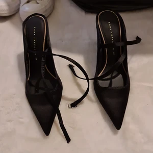 Zara klackar - Helt nya. Köparen står för frakt.