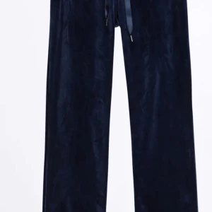 Gina byxor storlek xs - Hej jag säljer min ny aldrig använda Gina byxor, jag köpte de i allum i Gina för 230kr och säljer de nu då för 150kr om du e intresserad skriv gärna!💕