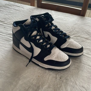 Nike ’Midnight Navy’ Dunks High - Säljer nu mina väldigt fina dunks då jag inte använder de längre.