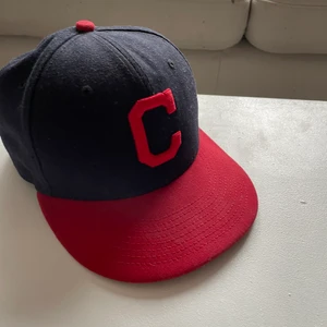 New Era keps - Säljer då den var för liten den är 54,9cm 