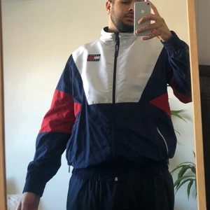 Tommy Jeans jacka XL - Tommy Jeans jacka i fint skick