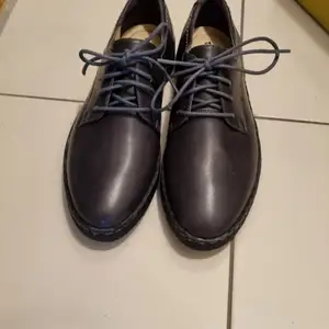 Helt ny skor äkta läder 