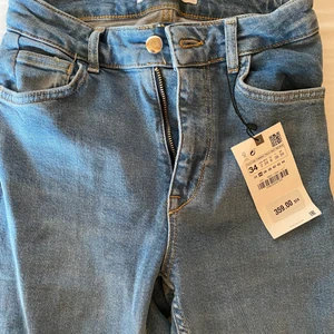 Jeans zara - Jeans från zara som jag aldrig hann lämna tillbaka då de va för långa för mig, prislapp och allt kvar 