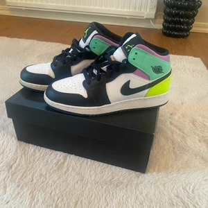 Jordans  - Säljer dessa skor åt min bror då det har blivit för små, skriv privat för fler bilder 