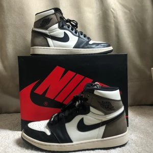 Jordan 1 high mocha  - Used-7/10. Size 44. Skriv ett meddelande vid funderingar.