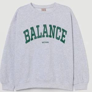 Hm tröja  - Säljer denna super söta tröjan eftersom att jag aldrig använder den. Den är i super bra skick och har Max använt den 4 gånger. Den är i storlek L men sitter lite stort på mig som är s❤️