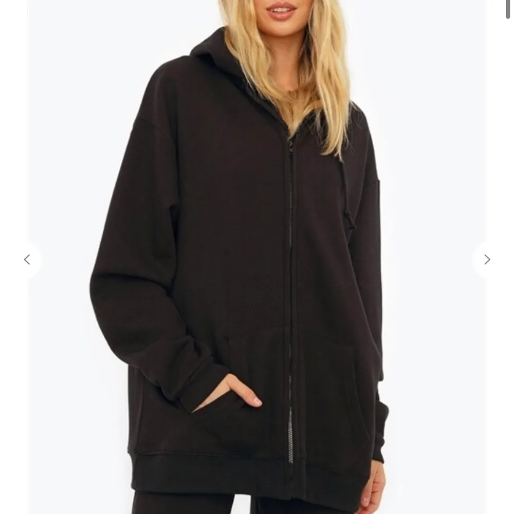 Svart Oversized zip hoodie från Chiquelle i strl M, så mysigt material💕 Nyskick endast testad 💕. Hoodies.