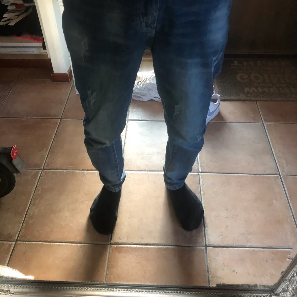 Jeans i storlek M, dem passar mig och jag är 172 cm. Jeans & Byxor.