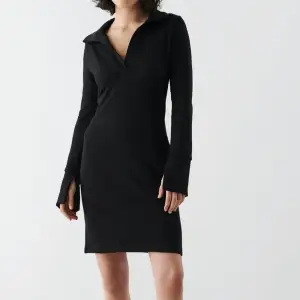 En superfin svart klänning från ginatricot som tyvärr är något för stor för mig. Använd endast en gång och är i storlek 38!  ❤️❤️Nypris 399
