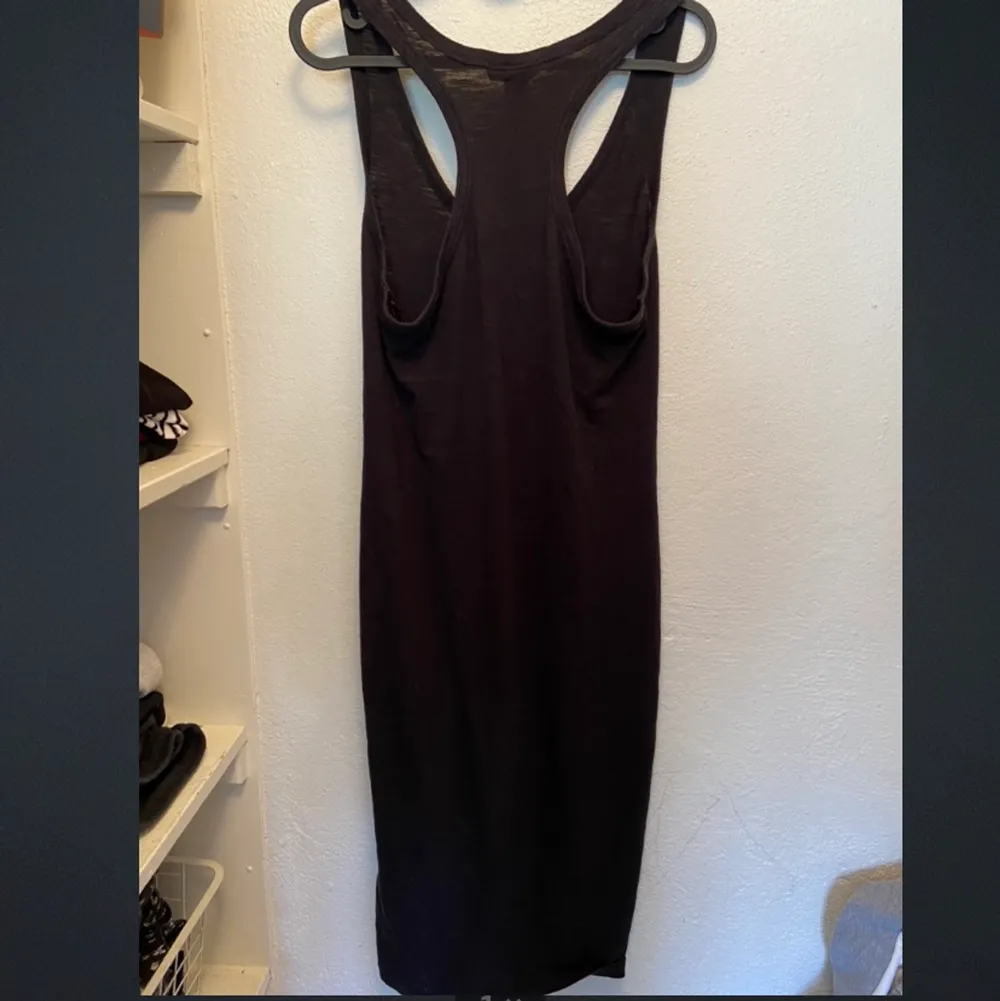 Lång tight svart klänning från H&M i stl S men passar M också. Vid leverans tillkommer frakt kostnad.. Klänningar.