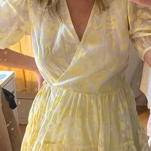 Säljer min fina klänning från Nelly! - Jätte fin och härlig sommar klänning, inköp 600kr och sparsamt använd