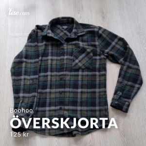 Överskjorta - Grön/grå/svart rutig överskjorta från Boohoo 🧥