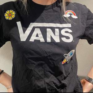 Vans t-shirt med patches ! 