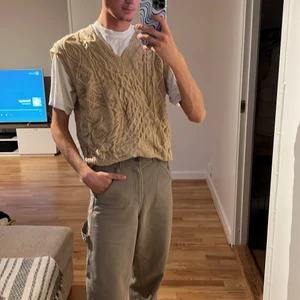 Stickad Väst Strl L - Stickad Väst Strl L