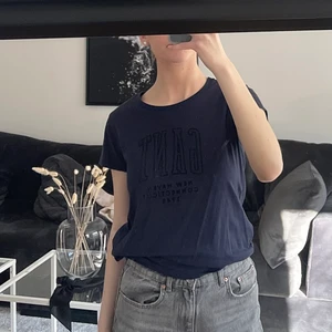 Gant tröja  - Gant tröja i storlek S, köpte för typ 5 år sen. Användes i kanske ett års tid och sen har den bara hängt i garderoben. Bra skick. 