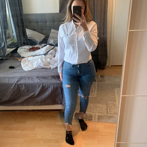 LÅGMIDJADE jeans - Lågmidjade slitna jeans, Xs/S 