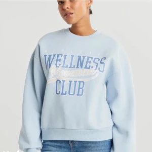 Sweatshirt  - En vanligt sweatshirt från ginatrico. I storlek S. Tröjan är i nyskick då den inte kommit till användning. Köpte för 259kr. Köparen står för frakt! 