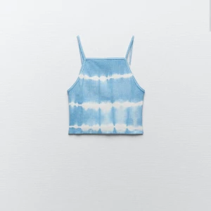 Zara topp i nyskick  - Superfin topp från zara precis som ny då den aldrig använts. 