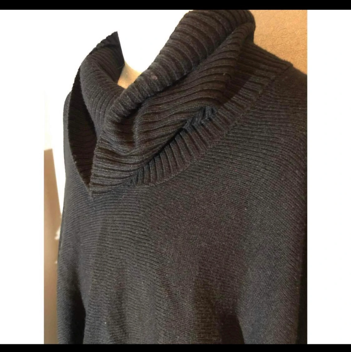 Svart poncho från H&M - 90