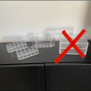 Smink organisering  - Säljer smink organisering från Åhléns tror jag. Har lite repor men inget man ser tydligt.💕 Kostar 20kr st.