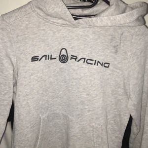 Sail racing Hoodie  - Sail racing Hoddie i väldigt fint skick.