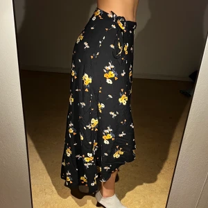 Kjol, från H&M  - Fint skick 🖤