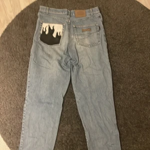 Vintage jeans - Vintage jeans, storlek 34. Riktigt sköna byxor, custom målade.