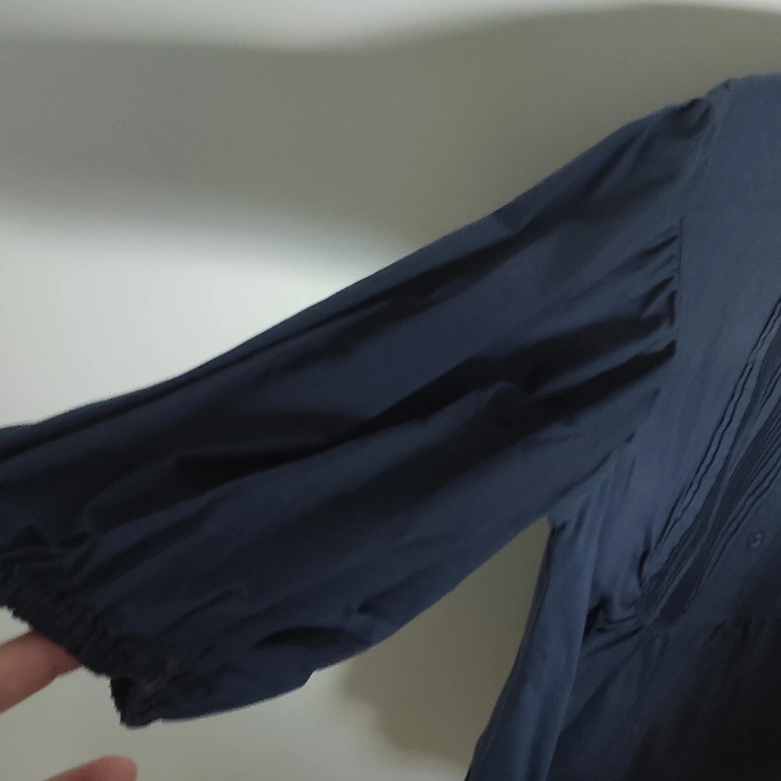 Mörk blå skjorta  - 90