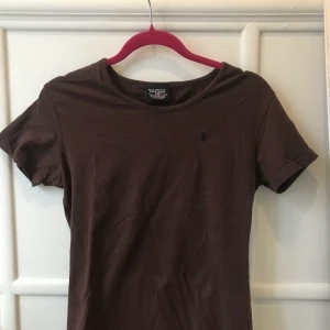 Ralph Lauren tshirt  - Brun tight tshirt som är en barn XL men blir en S i vuxen dam